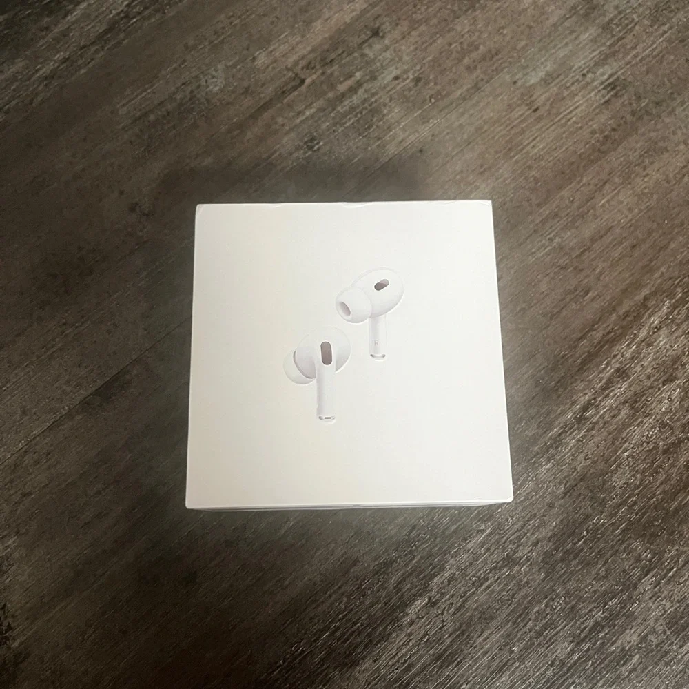 Apple White Wireless Earbuds with Charging Case